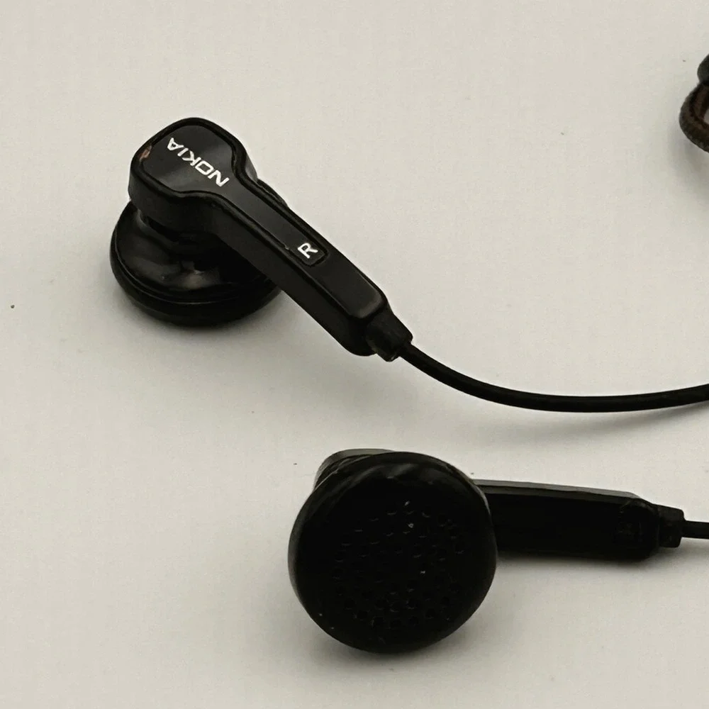 Nokia Wired Headset Earbuds with Inline Remote Pop-Port Connector Black Silver